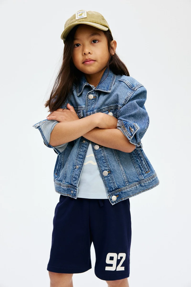 اتش اند ام شورت مزين بطبعة